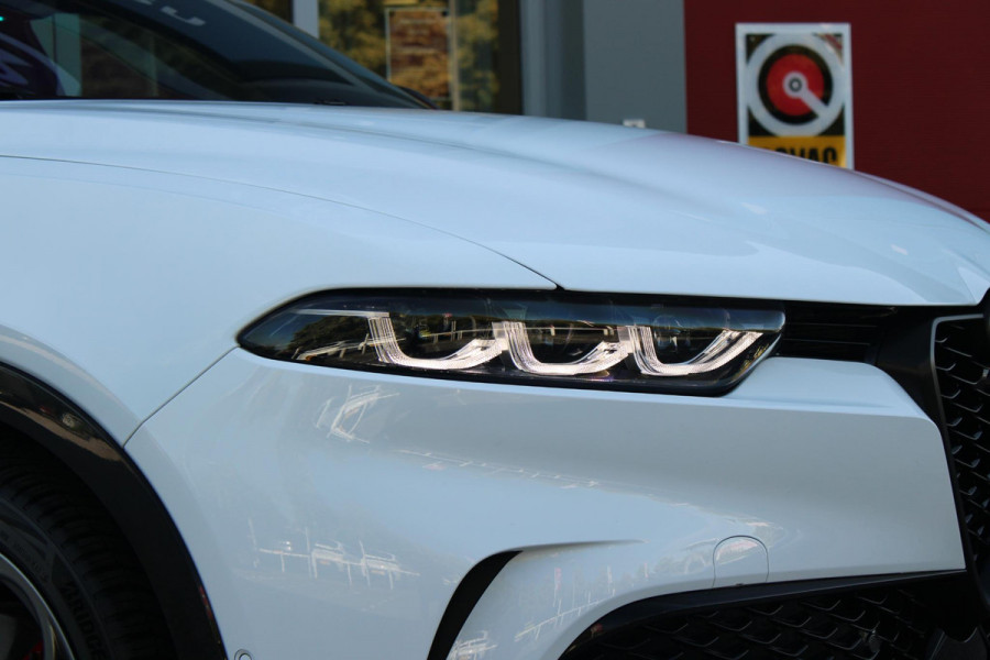 Alfa Romeo Tonale PHEV 280PK VELOCE | PANORAMISCH SCHUIF/KANTEL DAK | PREMIUM PACK: LEDEREN BEKLEDING/GEVENTILEERDE VOORSTOELEN/4-VOUDIG ELEKTRISCH VERSTELBARE LENDESTEUN VOORSTOELEN/HOOGGLANS ZWARTE RAAMOMLIJSTING/AMBIENT LIGHTING | TECHNOLOGY PACK: PARKEERWAARSCHUWING VOOR EN ACHTER/360° CAMERA/AUTOMATISCH INPARKEREN/ AUTONOMOUS DRIVING LEVEL 2: ADAPTIVE CRUISE CONTROL/LANE CENTERING ASSIST/TRAFFIC JAM ASSIST DODEHOEK DETECTIE AUTOMATISCH DIMMENDE BUITENSPIEGELS ELEKTRISCH BEDIENBARE ACHTERKLEP | WINTERPACK: STOELVERWARMING VOOR/STUURVERWARMING/VERWARMBARE RUITENSPROEIERS | HARMAN KAR