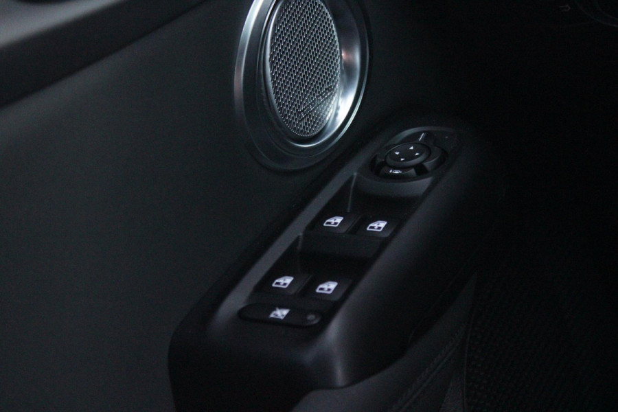 Alfa Romeo Tonale PHEV 280PK VELOCE | PANORAMISCH SCHUIF/KANTEL DAK | PREMIUM PACK: LEDEREN BEKLEDING/GEVENTILEERDE VOORSTOELEN/4-VOUDIG ELEKTRISCH VERSTELBARE LENDESTEUN VOORSTOELEN/HOOGGLANS ZWARTE RAAMOMLIJSTING/AMBIENT LIGHTING | TECHNOLOGY PACK: PARKEERWAARSCHUWING VOOR EN ACHTER/360° CAMERA/AUTOMATISCH INPARKEREN/ AUTONOMOUS DRIVING LEVEL 2: ADAPTIVE CRUISE CONTROL/LANE CENTERING ASSIST/TRAFFIC JAM ASSIST DODEHOEK DETECTIE AUTOMATISCH DIMMENDE BUITENSPIEGELS ELEKTRISCH BEDIENBARE ACHTERKLEP | WINTERPACK: STOELVERWARMING VOOR/STUURVERWARMING/VERWARMBARE RUITENSPROEIERS | HARMAN KAR