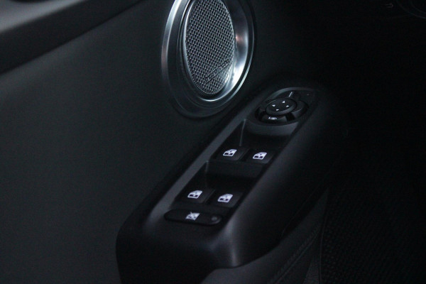 Alfa Romeo Tonale PHEV 280PK VELOCE | PANORAMISCH SCHUIF/KANTEL DAK | PREMIUM PACK: LEDEREN BEKLEDING/GEVENTILEERDE VOORSTOELEN/4-VOUDIG ELEKTRISCH VERSTELBARE LENDESTEUN VOORSTOELEN/HOOGGLANS ZWARTE RAAMOMLIJSTING/AMBIENT LIGHTING | TECHNOLOGY PACK: PARKEERWAARSCHUWING VOOR EN ACHTER/360° CAMERA/AUTOMATISCH INPARKEREN/ AUTONOMOUS DRIVING LEVEL 2: ADAPTIVE CRUISE CONTROL/LANE CENTERING ASSIST/TRAFFIC JAM ASSIST DODEHOEK DETECTIE AUTOMATISCH DIMMENDE BUITENSPIEGELS ELEKTRISCH BEDIENBARE ACHTERKLEP | WINTERPACK: STOELVERWARMING VOOR/STUURVERWARMING/VERWARMBARE RUITENSPROEIERS | HARMAN KAR
