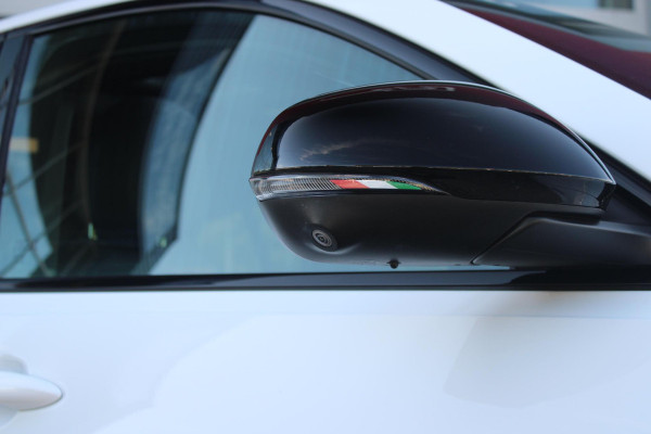 Alfa Romeo Tonale PHEV 280PK VELOCE | PANORAMISCH SCHUIF/KANTEL DAK | PREMIUM PACK: LEDEREN BEKLEDING/GEVENTILEERDE VOORSTOELEN/4-VOUDIG ELEKTRISCH VERSTELBARE LENDESTEUN VOORSTOELEN/HOOGGLANS ZWARTE RAAMOMLIJSTING/AMBIENT LIGHTING | TECHNOLOGY PACK: PARKEERWAARSCHUWING VOOR EN ACHTER/360° CAMERA/AUTOMATISCH INPARKEREN/ AUTONOMOUS DRIVING LEVEL 2: ADAPTIVE CRUISE CONTROL/LANE CENTERING ASSIST/TRAFFIC JAM ASSIST DODEHOEK DETECTIE AUTOMATISCH DIMMENDE BUITENSPIEGELS ELEKTRISCH BEDIENBARE ACHTERKLEP | WINTERPACK: STOELVERWARMING VOOR/STUURVERWARMING/VERWARMBARE RUITENSPROEIERS | HARMAN KAR