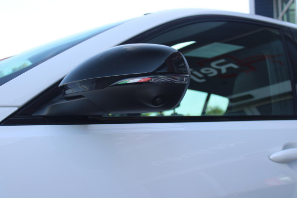 Alfa Romeo Tonale PHEV 280PK VELOCE | PANORAMISCH SCHUIF/KANTEL DAK | PREMIUM PACK: LEDEREN BEKLEDING/GEVENTILEERDE VOORSTOELEN/4-VOUDIG ELEKTRISCH VERSTELBARE LENDESTEUN VOORSTOELEN/HOOGGLANS ZWARTE RAAMOMLIJSTING/AMBIENT LIGHTING | TECHNOLOGY PACK: PARKEERWAARSCHUWING VOOR EN ACHTER/360° CAMERA/AUTOMATISCH INPARKEREN/ AUTONOMOUS DRIVING LEVEL 2: ADAPTIVE CRUISE CONTROL/LANE CENTERING ASSIST/TRAFFIC JAM ASSIST DODEHOEK DETECTIE AUTOMATISCH DIMMENDE BUITENSPIEGELS ELEKTRISCH BEDIENBARE ACHTERKLEP | WINTERPACK: STOELVERWARMING VOOR/STUURVERWARMING/VERWARMBARE RUITENSPROEIERS | HARMAN KAR