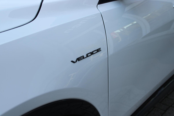 Alfa Romeo Tonale PHEV 280PK VELOCE | PANORAMISCH SCHUIF/KANTEL DAK | PREMIUM PACK: LEDEREN BEKLEDING/GEVENTILEERDE VOORSTOELEN/4-VOUDIG ELEKTRISCH VERSTELBARE LENDESTEUN VOORSTOELEN/HOOGGLANS ZWARTE RAAMOMLIJSTING/AMBIENT LIGHTING | TECHNOLOGY PACK: PARKEERWAARSCHUWING VOOR EN ACHTER/360° CAMERA/AUTOMATISCH INPARKEREN/ AUTONOMOUS DRIVING LEVEL 2: ADAPTIVE CRUISE CONTROL/LANE CENTERING ASSIST/TRAFFIC JAM ASSIST DODEHOEK DETECTIE AUTOMATISCH DIMMENDE BUITENSPIEGELS ELEKTRISCH BEDIENBARE ACHTERKLEP | WINTERPACK: STOELVERWARMING VOOR/STUURVERWARMING/VERWARMBARE RUITENSPROEIERS | HARMAN KAR