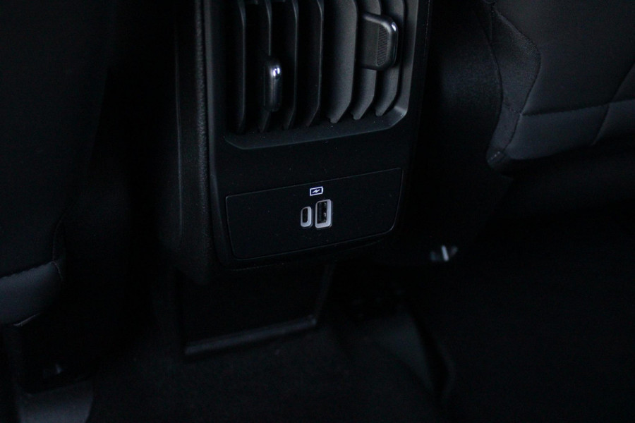 Alfa Romeo Tonale PHEV 280PK VELOCE | PANORAMISCH SCHUIF/KANTEL DAK | PREMIUM PACK: LEDEREN BEKLEDING/GEVENTILEERDE VOORSTOELEN/4-VOUDIG ELEKTRISCH VERSTELBARE LENDESTEUN VOORSTOELEN/HOOGGLANS ZWARTE RAAMOMLIJSTING/AMBIENT LIGHTING | TECHNOLOGY PACK: PARKEERWAARSCHUWING VOOR EN ACHTER/360° CAMERA/AUTOMATISCH INPARKEREN/ AUTONOMOUS DRIVING LEVEL 2: ADAPTIVE CRUISE CONTROL/LANE CENTERING ASSIST/TRAFFIC JAM ASSIST DODEHOEK DETECTIE AUTOMATISCH DIMMENDE BUITENSPIEGELS ELEKTRISCH BEDIENBARE ACHTERKLEP | WINTERPACK: STOELVERWARMING VOOR/STUURVERWARMING/VERWARMBARE RUITENSPROEIERS | HARMAN KAR