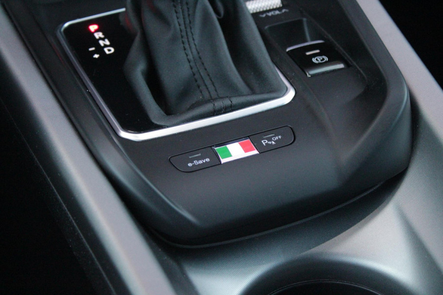 Alfa Romeo Tonale PHEV 280PK VELOCE | PANORAMISCH SCHUIF/KANTEL DAK | PREMIUM PACK: LEDEREN BEKLEDING/GEVENTILEERDE VOORSTOELEN/4-VOUDIG ELEKTRISCH VERSTELBARE LENDESTEUN VOORSTOELEN/HOOGGLANS ZWARTE RAAMOMLIJSTING/AMBIENT LIGHTING | TECHNOLOGY PACK: PARKEERWAARSCHUWING VOOR EN ACHTER/360° CAMERA/AUTOMATISCH INPARKEREN/ AUTONOMOUS DRIVING LEVEL 2: ADAPTIVE CRUISE CONTROL/LANE CENTERING ASSIST/TRAFFIC JAM ASSIST DODEHOEK DETECTIE AUTOMATISCH DIMMENDE BUITENSPIEGELS ELEKTRISCH BEDIENBARE ACHTERKLEP | WINTERPACK: STOELVERWARMING VOOR/STUURVERWARMING/VERWARMBARE RUITENSPROEIERS | HARMAN KAR