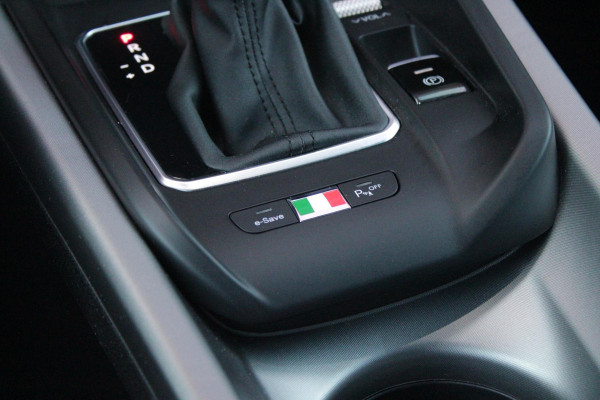 Alfa Romeo Tonale PHEV 280PK VELOCE | PANORAMISCH SCHUIF/KANTEL DAK | PREMIUM PACK: LEDEREN BEKLEDING/GEVENTILEERDE VOORSTOELEN/4-VOUDIG ELEKTRISCH VERSTELBARE LENDESTEUN VOORSTOELEN/HOOGGLANS ZWARTE RAAMOMLIJSTING/AMBIENT LIGHTING | TECHNOLOGY PACK: PARKEERWAARSCHUWING VOOR EN ACHTER/360° CAMERA/AUTOMATISCH INPARKEREN/ AUTONOMOUS DRIVING LEVEL 2: ADAPTIVE CRUISE CONTROL/LANE CENTERING ASSIST/TRAFFIC JAM ASSIST DODEHOEK DETECTIE AUTOMATISCH DIMMENDE BUITENSPIEGELS ELEKTRISCH BEDIENBARE ACHTERKLEP | WINTERPACK: STOELVERWARMING VOOR/STUURVERWARMING/VERWARMBARE RUITENSPROEIERS | HARMAN KAR