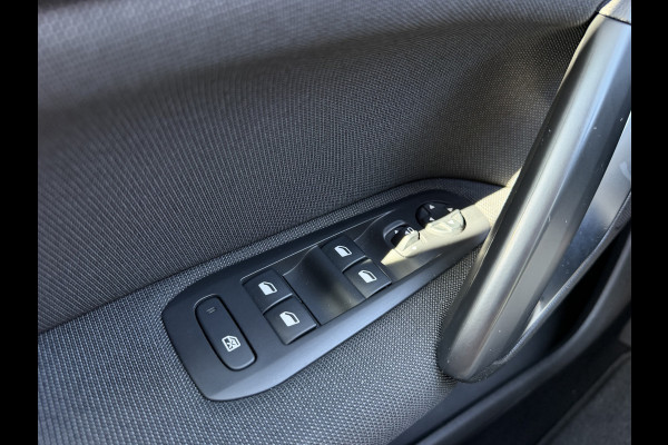 Peugeot 308 Allure / Carplay / Keyless / Cruise / Parkeersensoren V+A / Navi / 16''