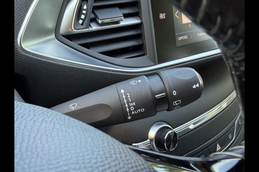 Peugeot 308 Allure / Carplay / Keyless / Cruise / Parkeersensoren V+A / Navi / 16''