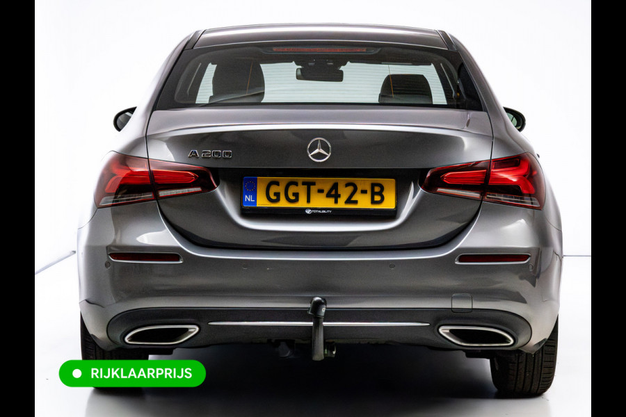 Mercedes-Benz A-Klasse 200 Premium Plus | Leer | Panodak | Stoelverw. | Afn. trekhaak | Navigatie | All-season banden | Cruise | Camera | Matrix Led