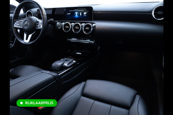 Mercedes-Benz A-Klasse 200 Premium Plus | Leer | Panodak | Stoelverw. | Afn. trekhaak | Navigatie | All-season banden | Cruise | Camera | Matrix Led