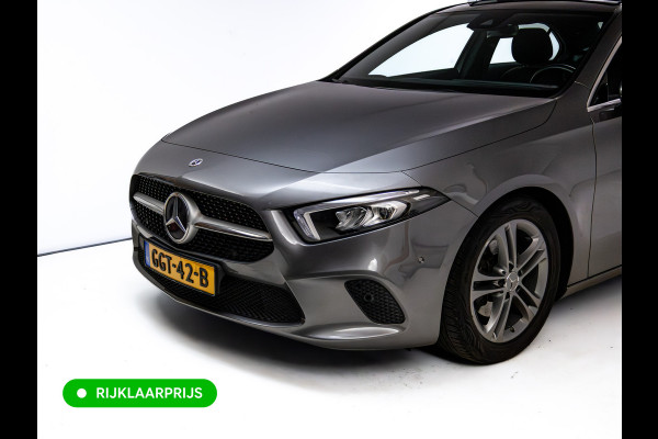 Mercedes-Benz A-Klasse 200 Premium Plus | Leer | Panodak | Stoelverw. | Afn. trekhaak | Navigatie | All-season banden | Cruise | Camera | Matrix Led