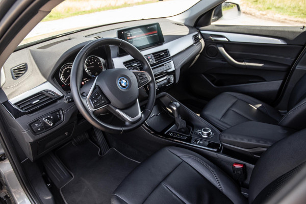 BMW X2 xDrive25e Executive CAMERA / LEDER / PLUG IN HYBRID / STOELVERWARMING / DEALER ONDERHOUDEN