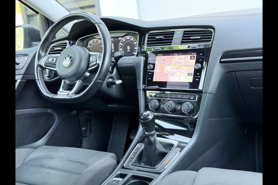 Volkswagen Golf 1.5 TSI Highline Business R Virtual/AppleCarPlay