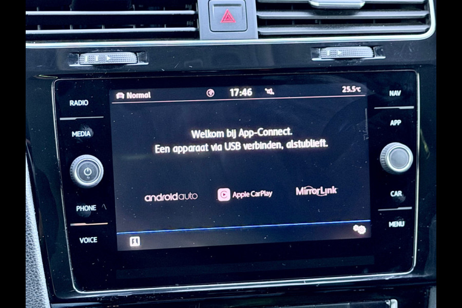 Volkswagen Golf 1.5 TSI Highline Business R Virtual/AppleCarPlay