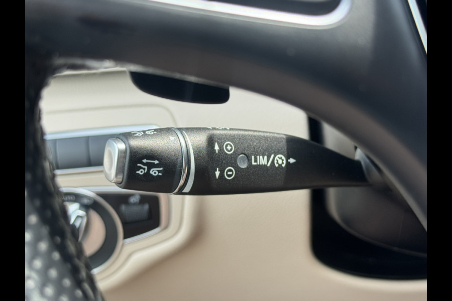 Mercedes-Benz V-Klasse 300d Lang AMG Burmester Stoelkoeling M-bux 360 Camera Trekhaak Adaptieve Cruise