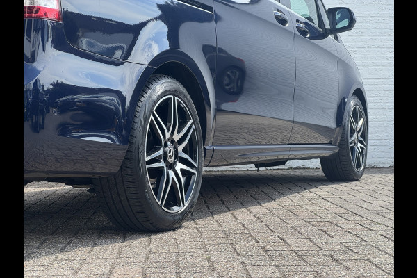 Mercedes-Benz V-Klasse 300d Lang AMG Burmester Stoelkoeling M-bux 360 Camera Trekhaak Adaptieve Cruise