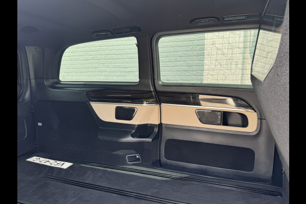 Mercedes-Benz V-Klasse 300d Lang AMG Burmester Stoelkoeling M-bux 360 Camera Trekhaak Adaptieve Cruise