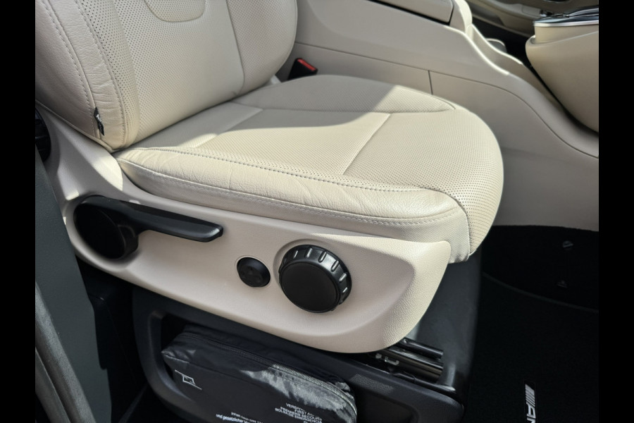 Mercedes-Benz V-Klasse 300d Lang AMG Burmester Stoelkoeling M-bux 360 Camera Trekhaak Adaptieve Cruise