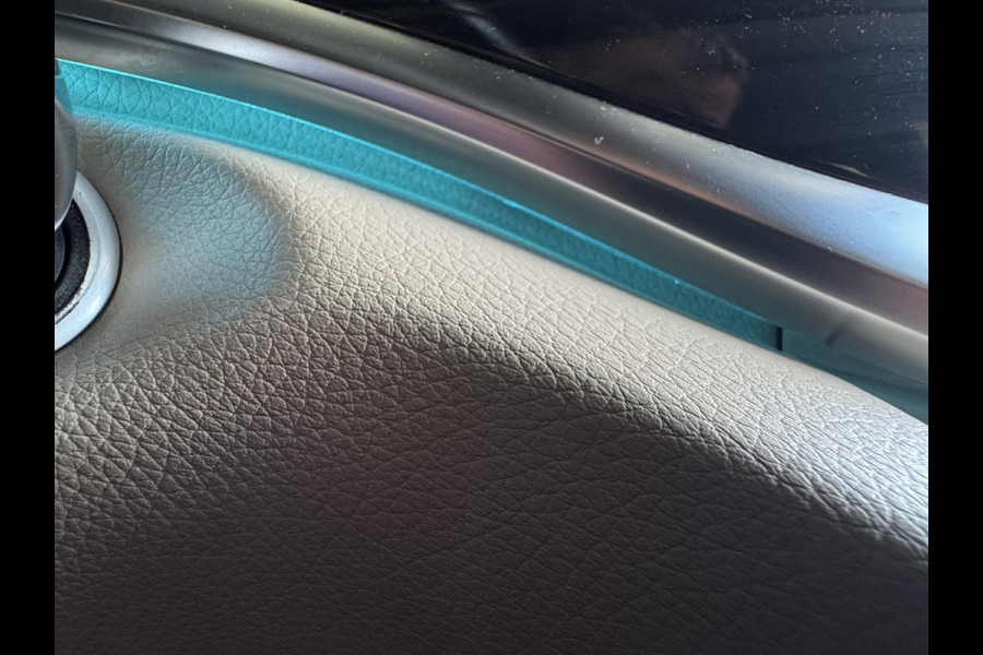 Mercedes-Benz V-Klasse 300d Lang AMG Burmester Stoelkoeling M-bux 360 Camera Trekhaak Adaptieve Cruise