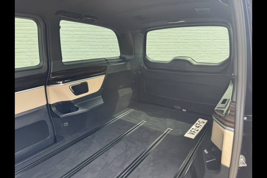 Mercedes-Benz V-Klasse 300d Lang AMG Burmester Stoelkoeling M-bux 360 Camera Trekhaak Adaptieve Cruise