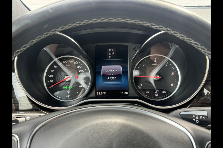 Mercedes-Benz V-Klasse 300d Lang AMG Burmester Stoelkoeling M-bux 360 Camera Trekhaak Adaptieve Cruise