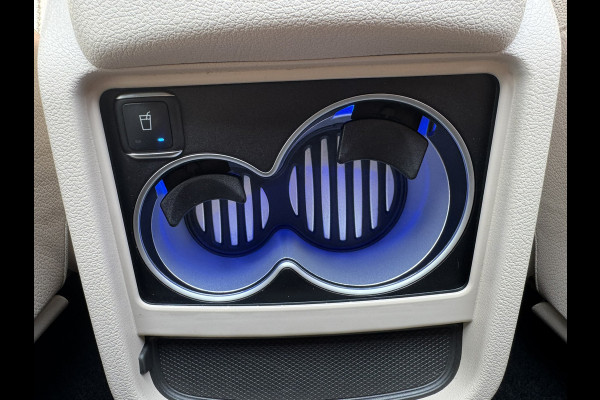 Mercedes-Benz V-Klasse 300d Lang AMG Burmester Stoelkoeling M-bux 360 Camera Trekhaak Adaptieve Cruise