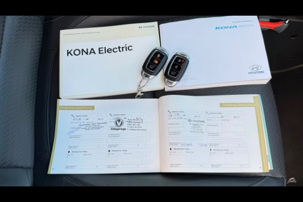 Hyundai Kona EV Premium 64 kWh | SOH 99.2% | Trekhaak | Leer | Adaptive + Lane + Blindspot | Premium Audio + Apple + All Season banden | Dealer onderhouden