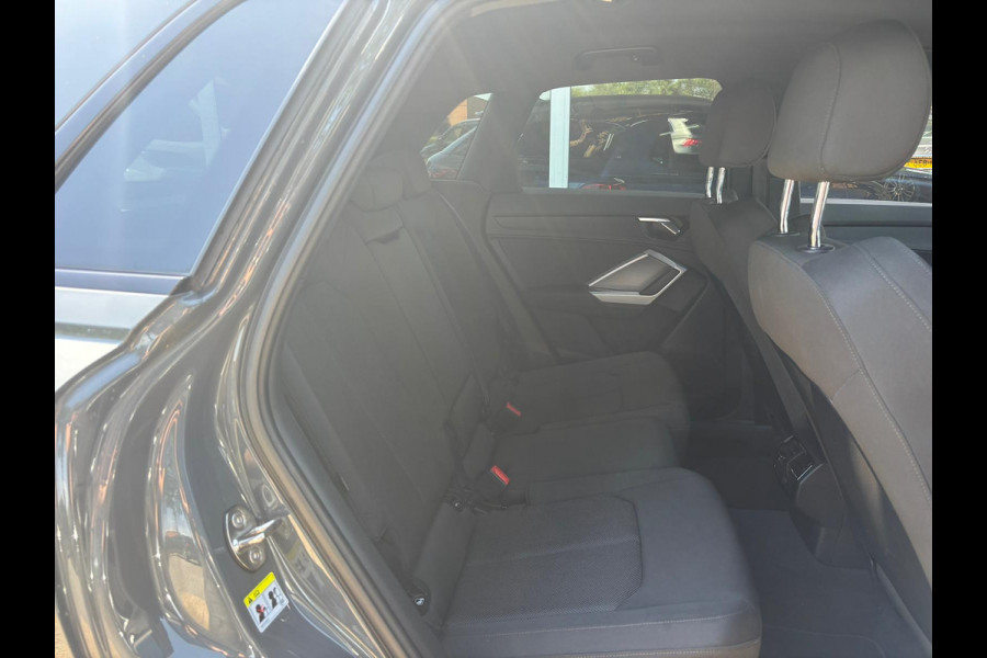 Audi Q3 35 TFSI Pro Line | Stoelverwarming | Dodehoek Detectie | Parkeersensoren | Sportstoelen
