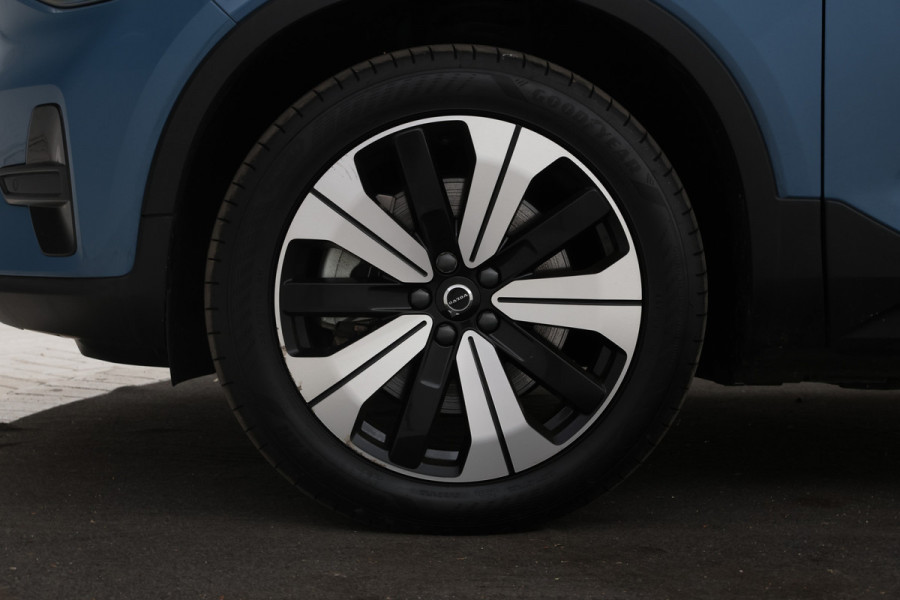 Volvo XC40 Recharge Core 70 kWh Zwarte hemel, Stoel/stuur verwarming, Apple carplay
