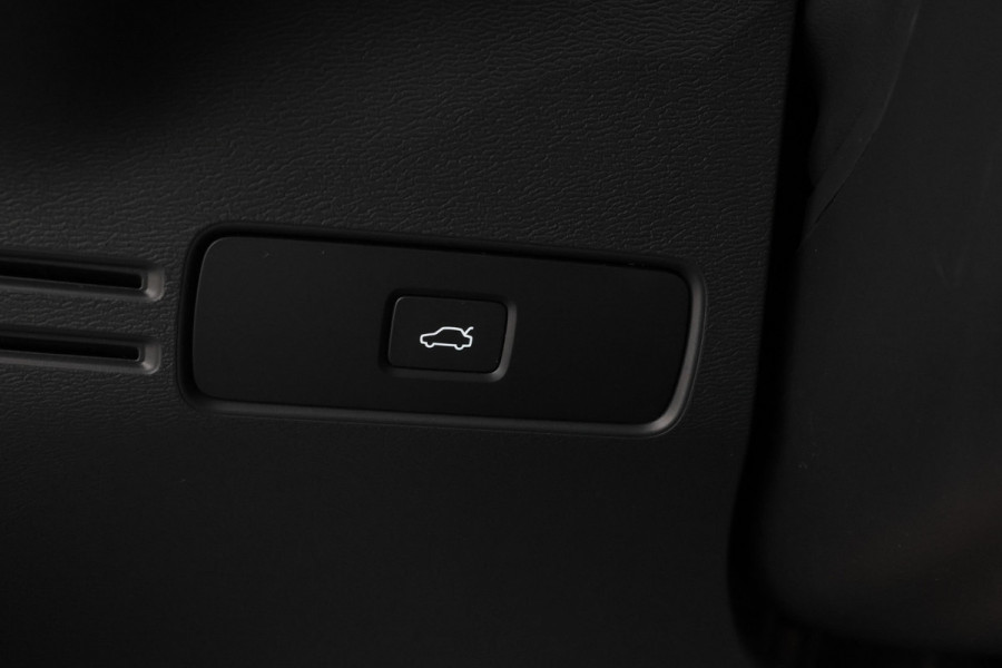 Volvo XC40 Recharge Core 70 kWh Zwarte hemel, Stoel/stuur verwarming, Apple carplay