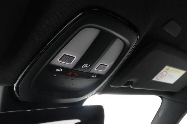 Volvo XC40 Recharge Core 70 kWh Zwarte hemel, Stoel/stuur verwarming, Apple carplay