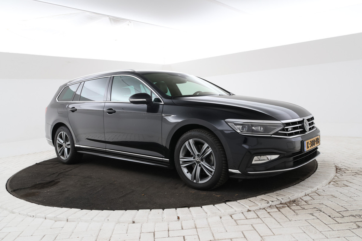 Volkswagen Passat Variant 2.0 TSI R-Line Business + Trekhaak, Automaat, Panorama, Adaptieve cruise