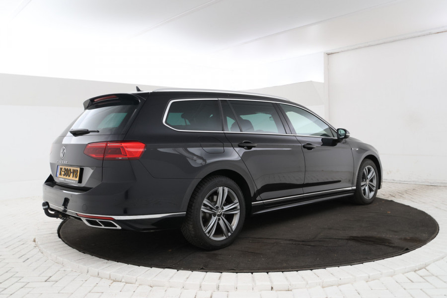 Volkswagen Passat Variant 2.0 TSI R-Line Business + Trekhaak, Automaat, Panorama, Adaptieve cruise