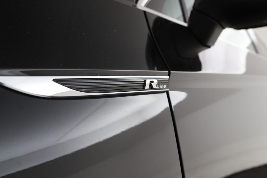 Volkswagen Passat Variant 2.0 TSI R-Line Business + Trekhaak, Automaat, Panorama, Adaptieve cruise