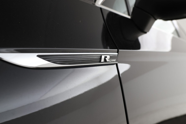 Volkswagen Passat Variant 2.0 TSI R-Line Business + Trekhaak, Automaat, Panorama, Adaptieve cruise