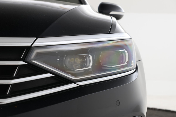 Volkswagen Passat Variant 2.0 TSI R-Line Business + Trekhaak, Automaat, Panorama, Adaptieve cruise