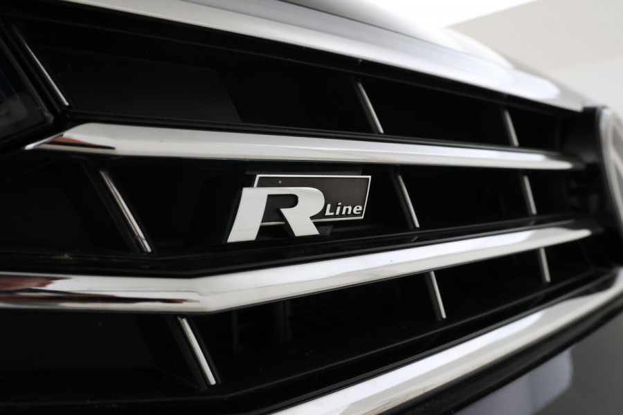 Volkswagen Passat Variant 2.0 TSI R-Line Business + Trekhaak, Automaat, Panorama, Adaptieve cruise