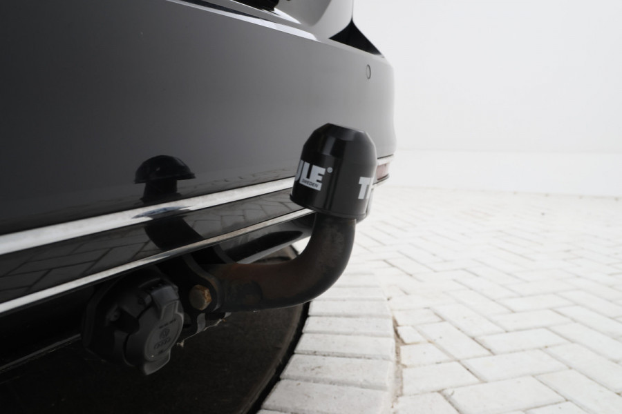 Volkswagen Passat Variant 2.0 TSI R-Line Business + Trekhaak, Automaat, Panorama, Adaptieve cruise