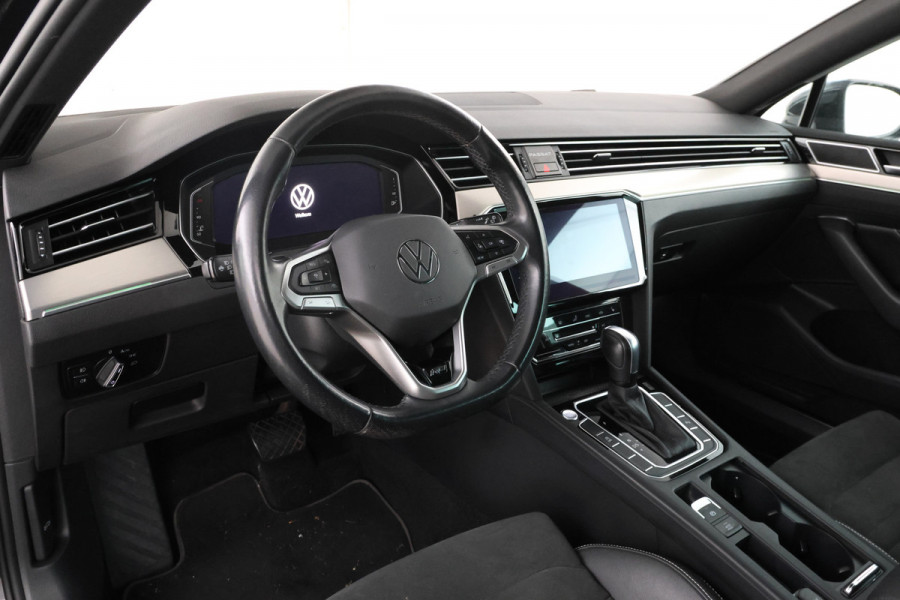Volkswagen Passat Variant 2.0 TSI R-Line Business + Trekhaak, Automaat, Panorama, Adaptieve cruise