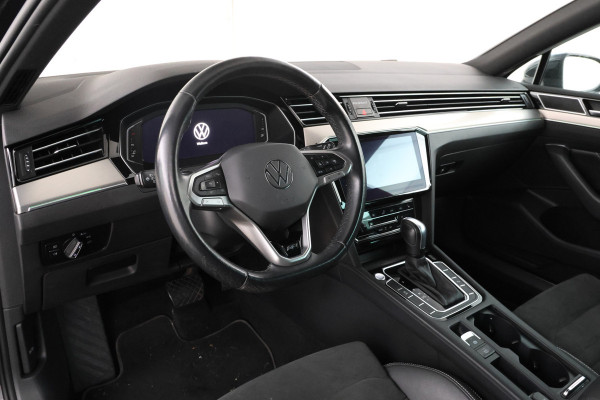 Volkswagen Passat Variant 2.0 TSI R-Line Business + Trekhaak, Automaat, Panorama, Adaptieve cruise