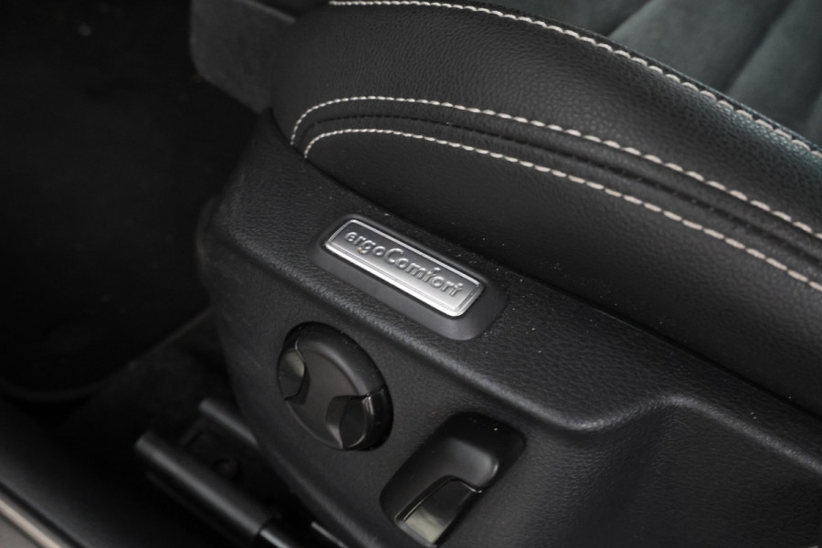 Volkswagen Passat Variant 2.0 TSI R-Line Business + Trekhaak, Automaat, Panorama, Adaptieve cruise