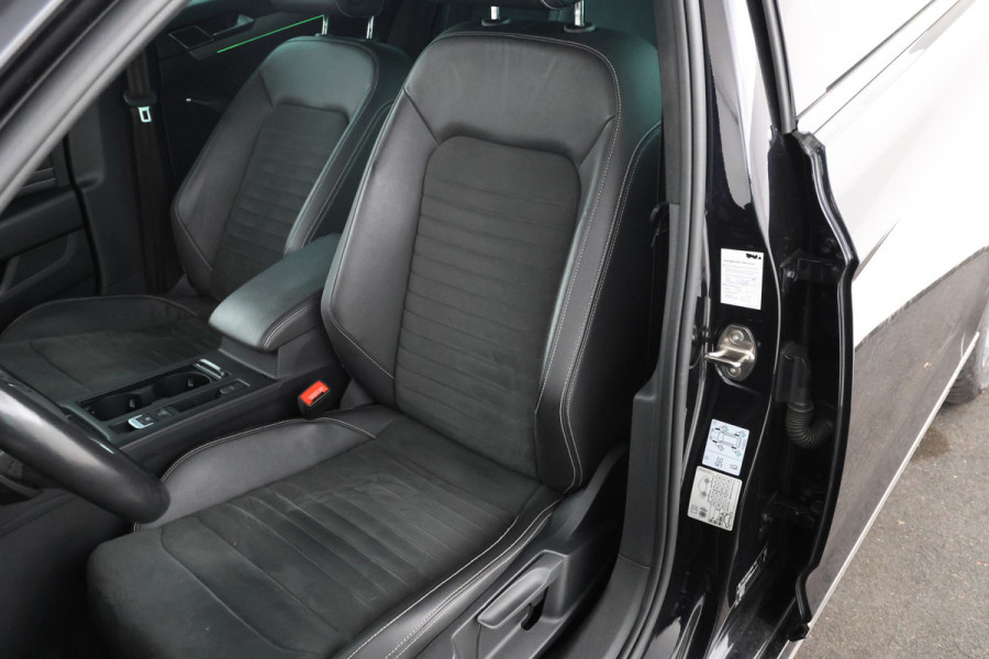 Volkswagen Passat Variant 2.0 TSI R-Line Business + Trekhaak, Automaat, Panorama, Adaptieve cruise