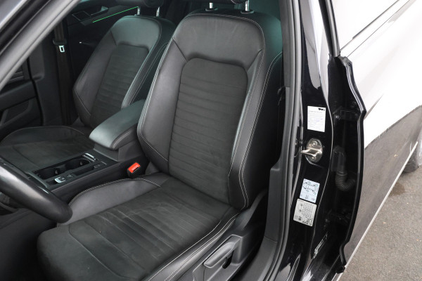 Volkswagen Passat Variant 2.0 TSI R-Line Business + Trekhaak, Automaat, Panorama, Adaptieve cruise