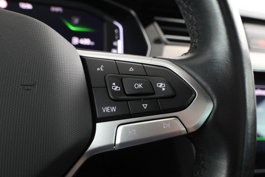 Volkswagen Passat Variant 2.0 TSI R-Line Business + Trekhaak, Automaat, Panorama, Adaptieve cruise