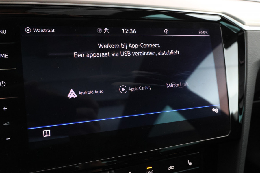 Volkswagen Passat Variant 2.0 TSI R-Line Business + Trekhaak, Automaat, Panorama, Adaptieve cruise