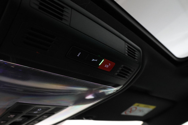 Volkswagen Passat Variant 2.0 TSI R-Line Business + Trekhaak, Automaat, Panorama, Adaptieve cruise