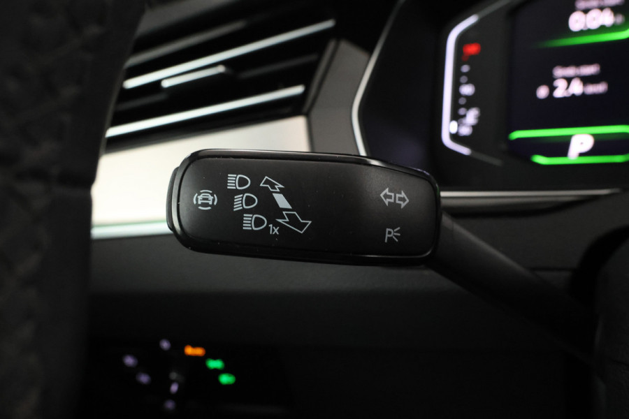 Volkswagen Passat Variant 2.0 TSI R-Line Business + Trekhaak, Automaat, Panorama, Adaptieve cruise