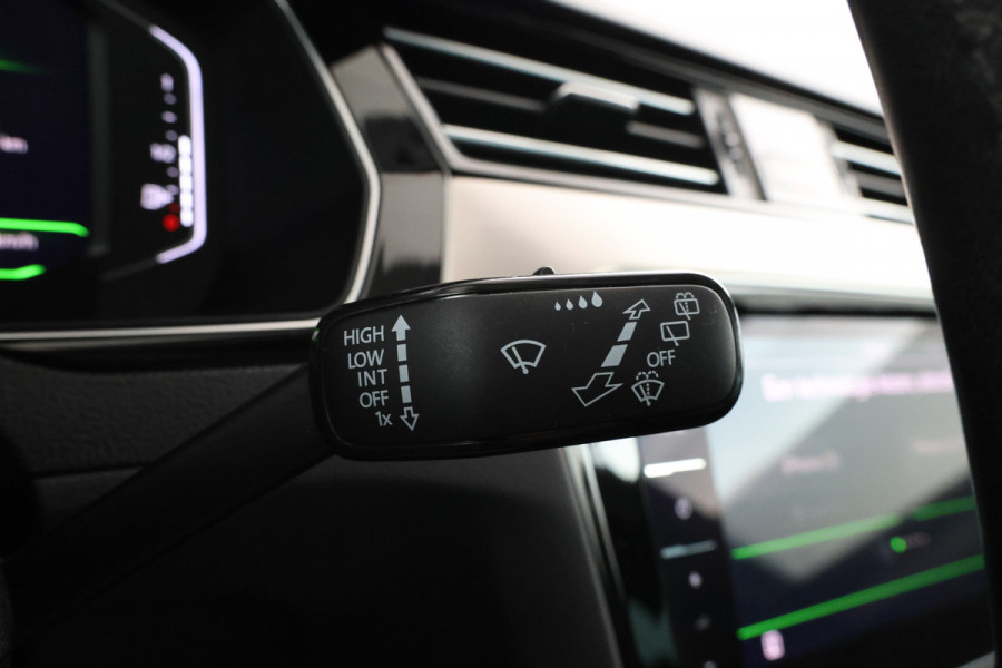 Volkswagen Passat Variant 2.0 TSI R-Line Business + Trekhaak, Automaat, Panorama, Adaptieve cruise
