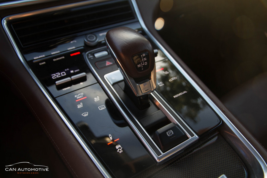 Porsche Panamera Sport Turismo 4.0 Turbo S E-Hybrid Keramisch 686PK .