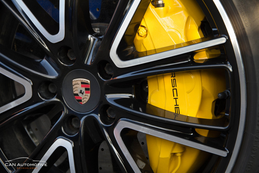 Porsche Panamera Sport Turismo 4.0 Turbo S E-Hybrid Keramisch 686PK .