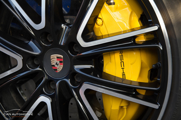 Porsche Panamera Sport Turismo 4.0 Turbo S E-Hybrid Keramisch 686PK .